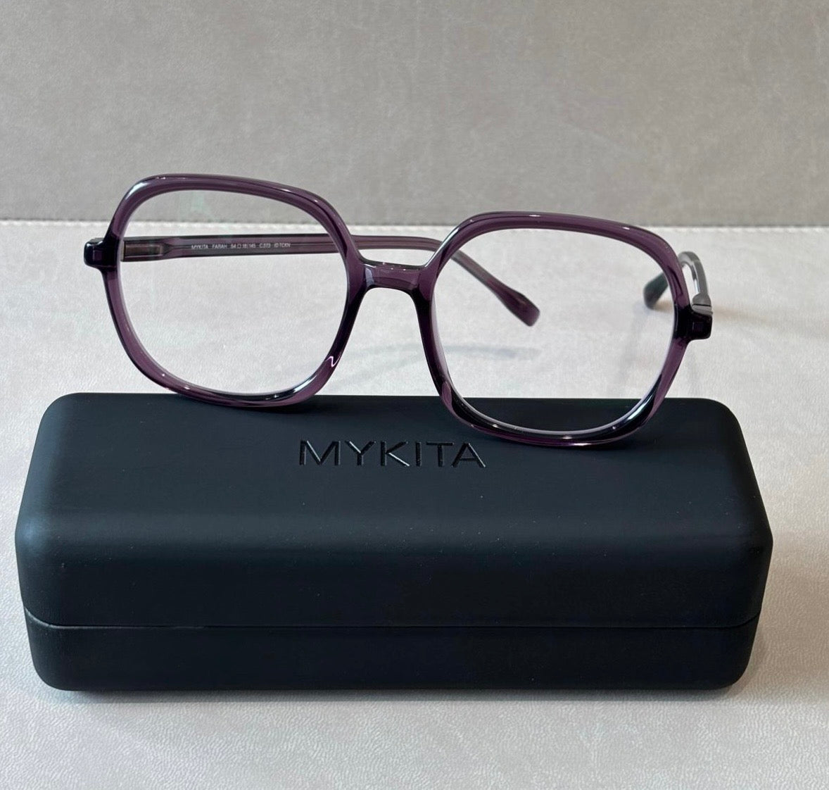 Mykita Acetate Grace FARAH
- 54/18 - 373 Sweet Grape Pearl