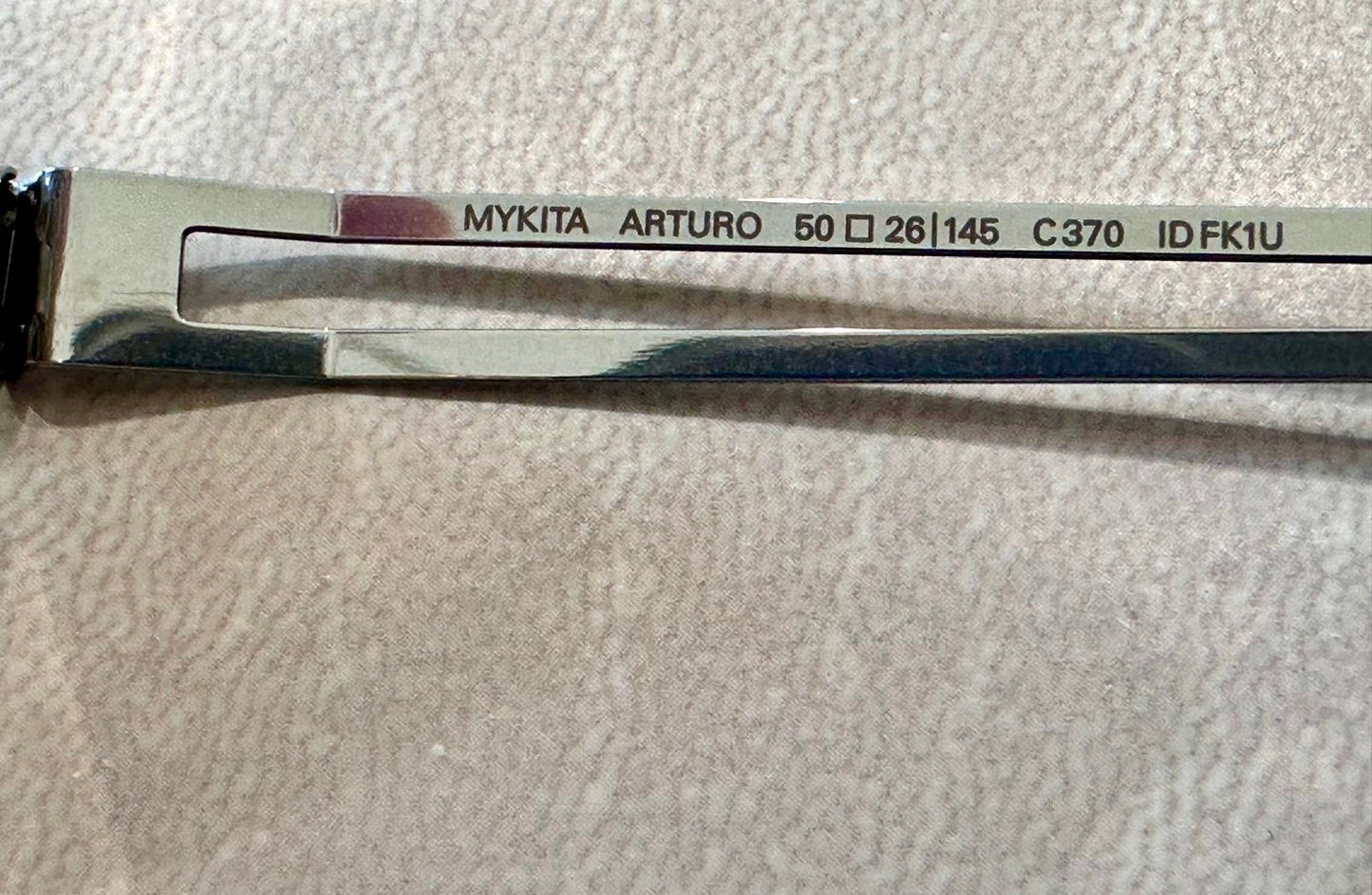 Mykita Decades Sun ARTURO - 50/26 - 370 Shiny Silver
Galapagos