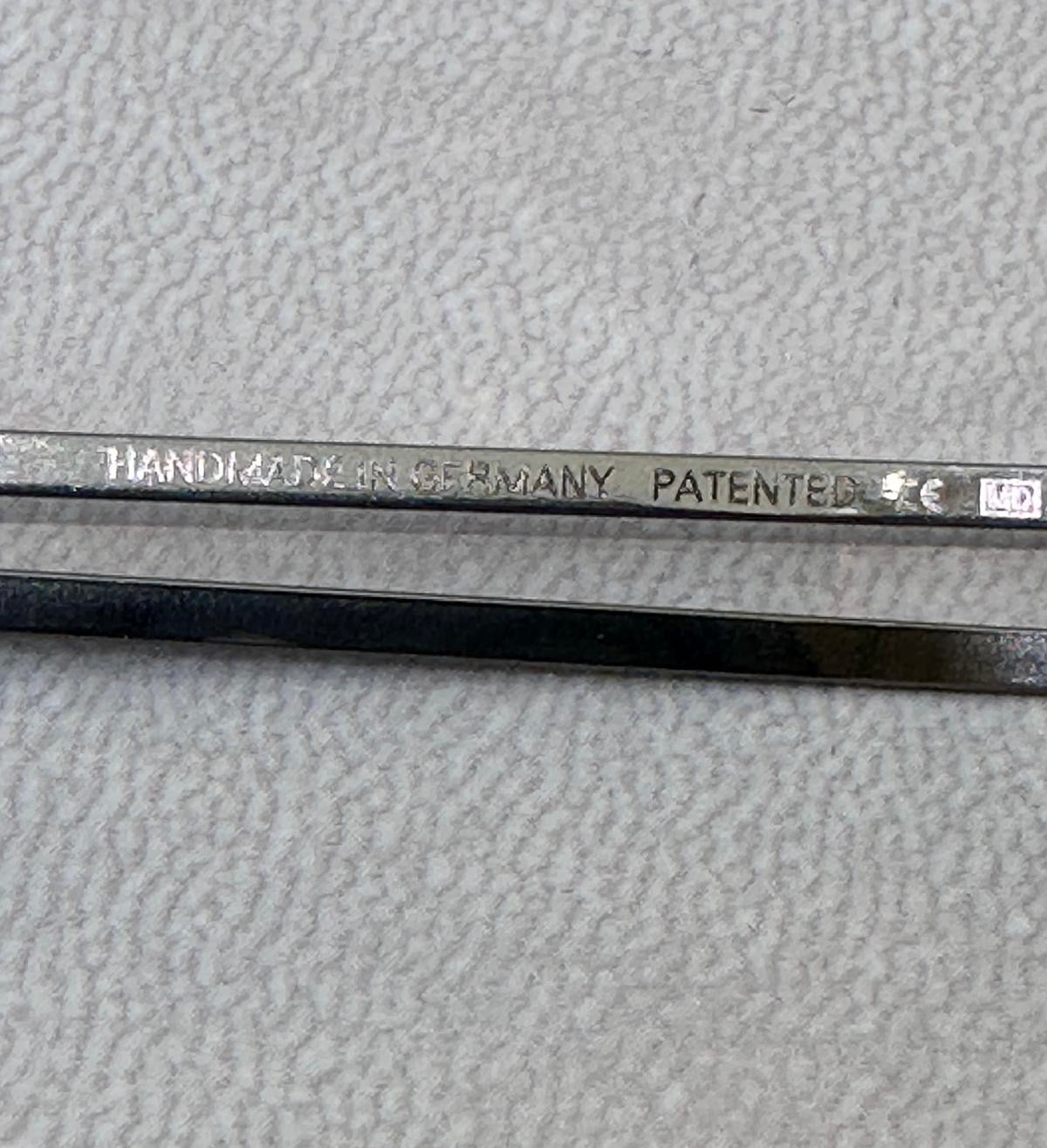 Mykita Decades Sun ARTURO - 50/26 - 370 Shiny Silver
Galapagos