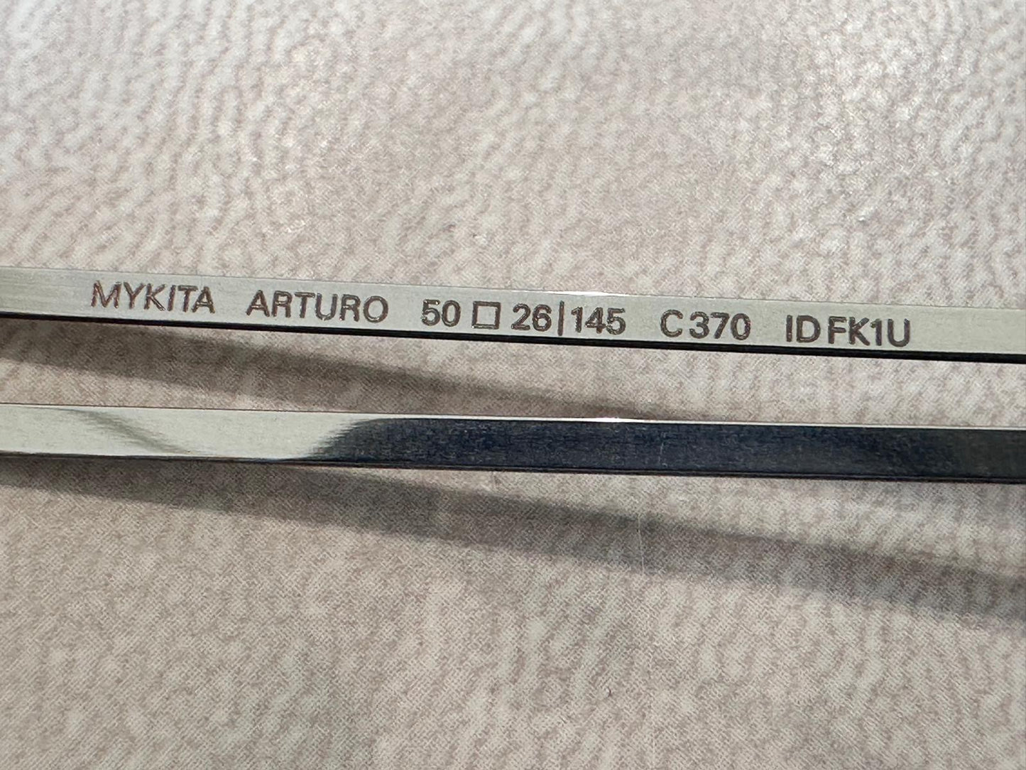 Mykita Decades Sun ARTURO - 50/26 - 370 Shiny Silver
Galapagos