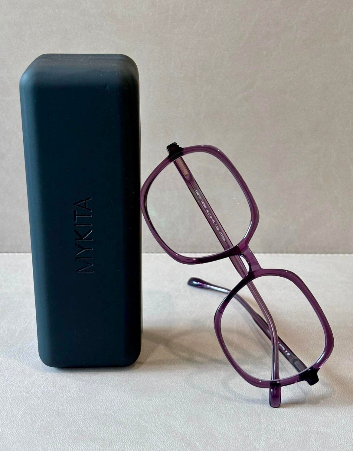 Mykita Acetate Grace FARAH
- 54/18 - 373 Sweet Grape Pearl