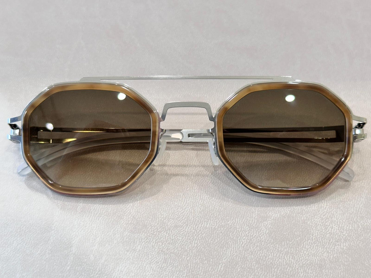 Mykita Decades Sun ARTURO - 50/26 - 370 Shiny Silver
Galapagos