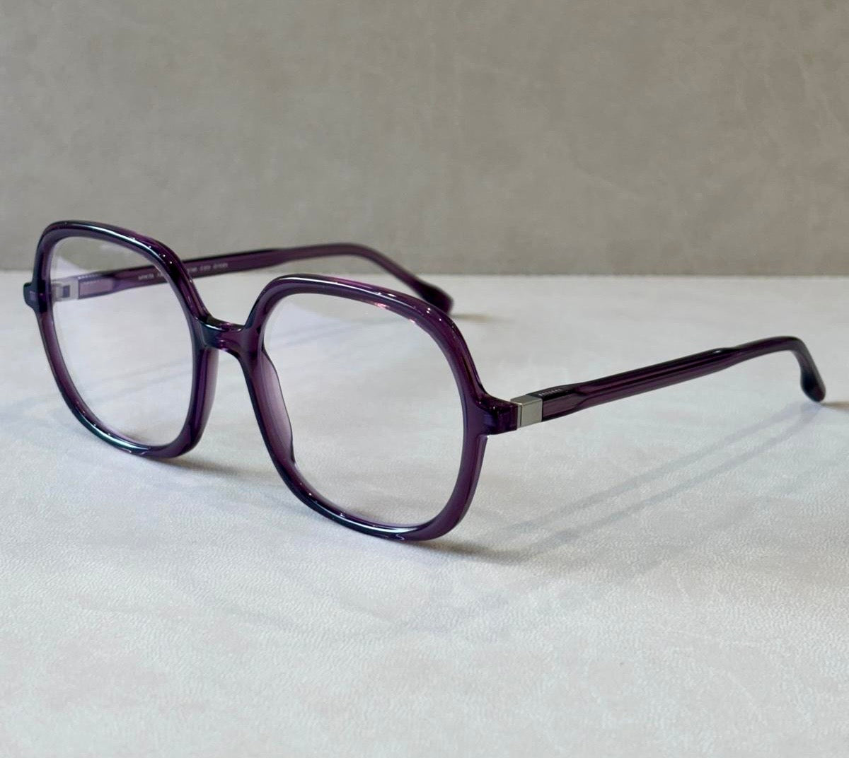 Mykita Acetate Grace FARAH
- 54/18 - 373 Sweet Grape Pearl