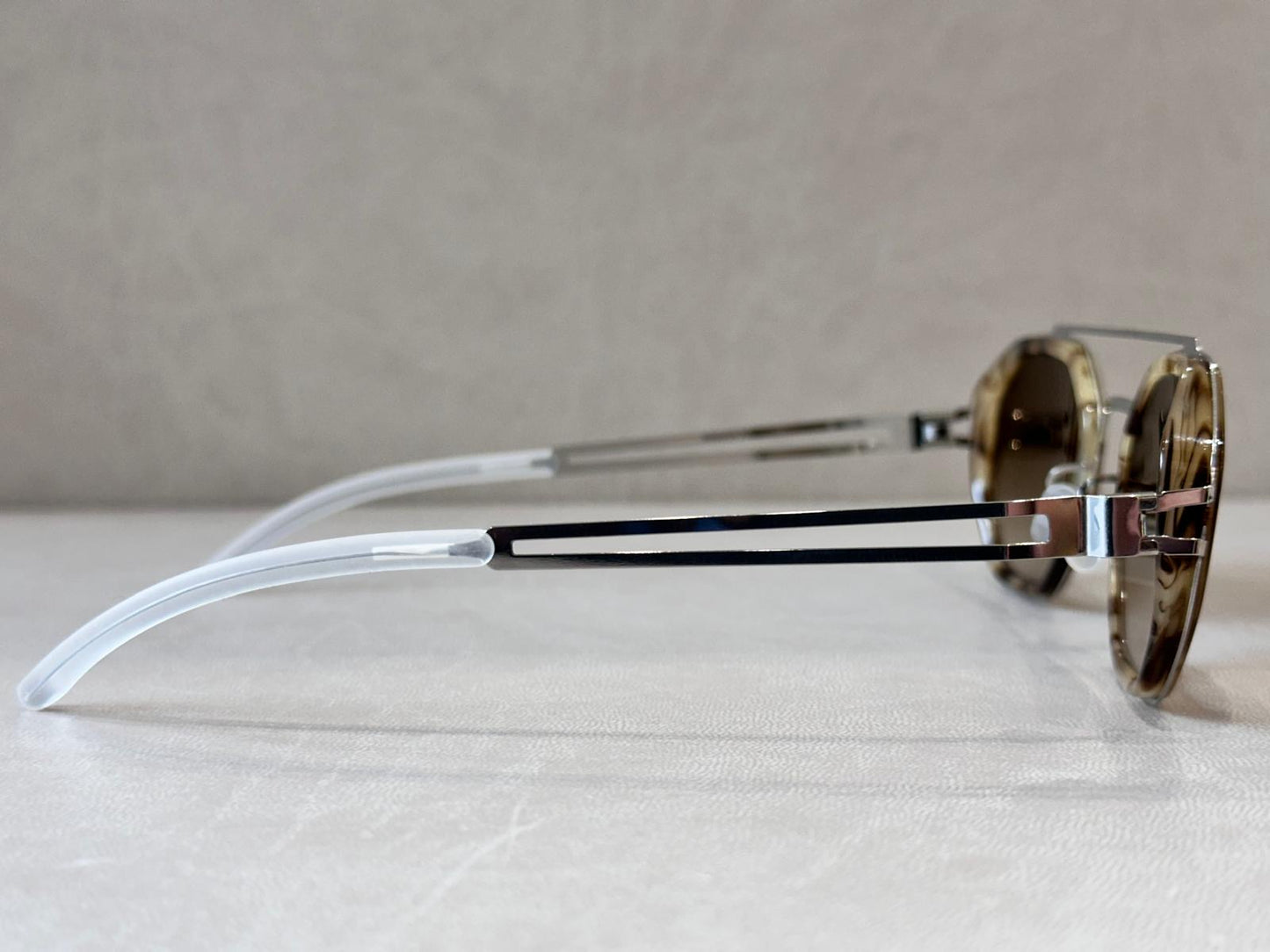 Mykita Decades Sun ARTURO - 50/26 - 370 Shiny Silver
Galapagos