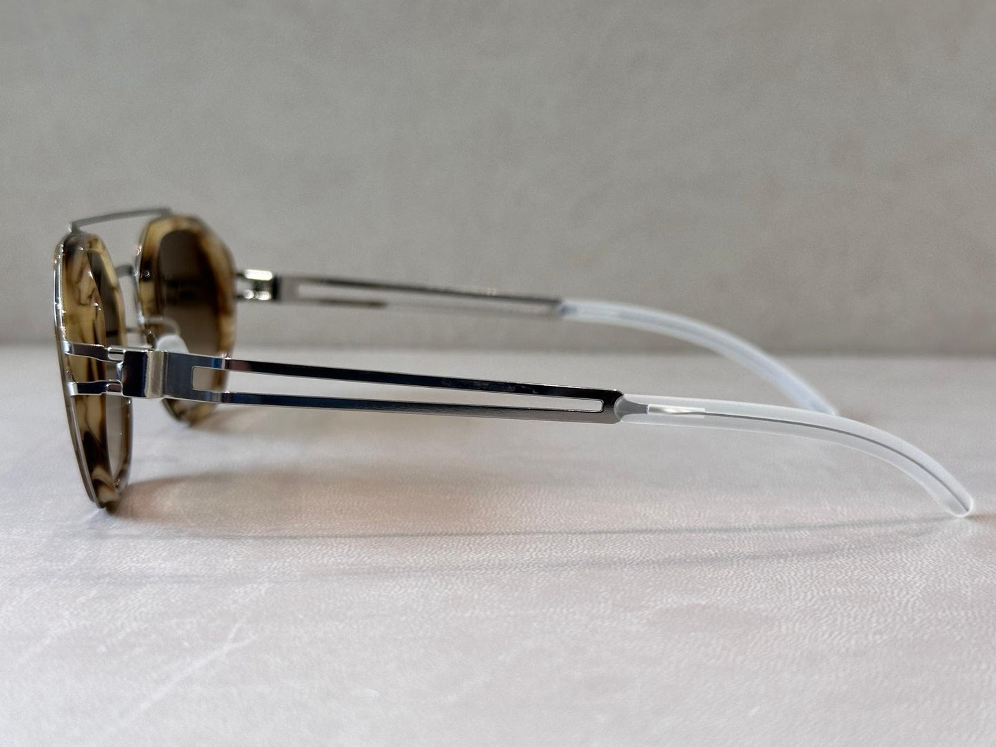 Mykita Decades Sun ARTURO - 50/26 - 370 Shiny Silver
Galapagos