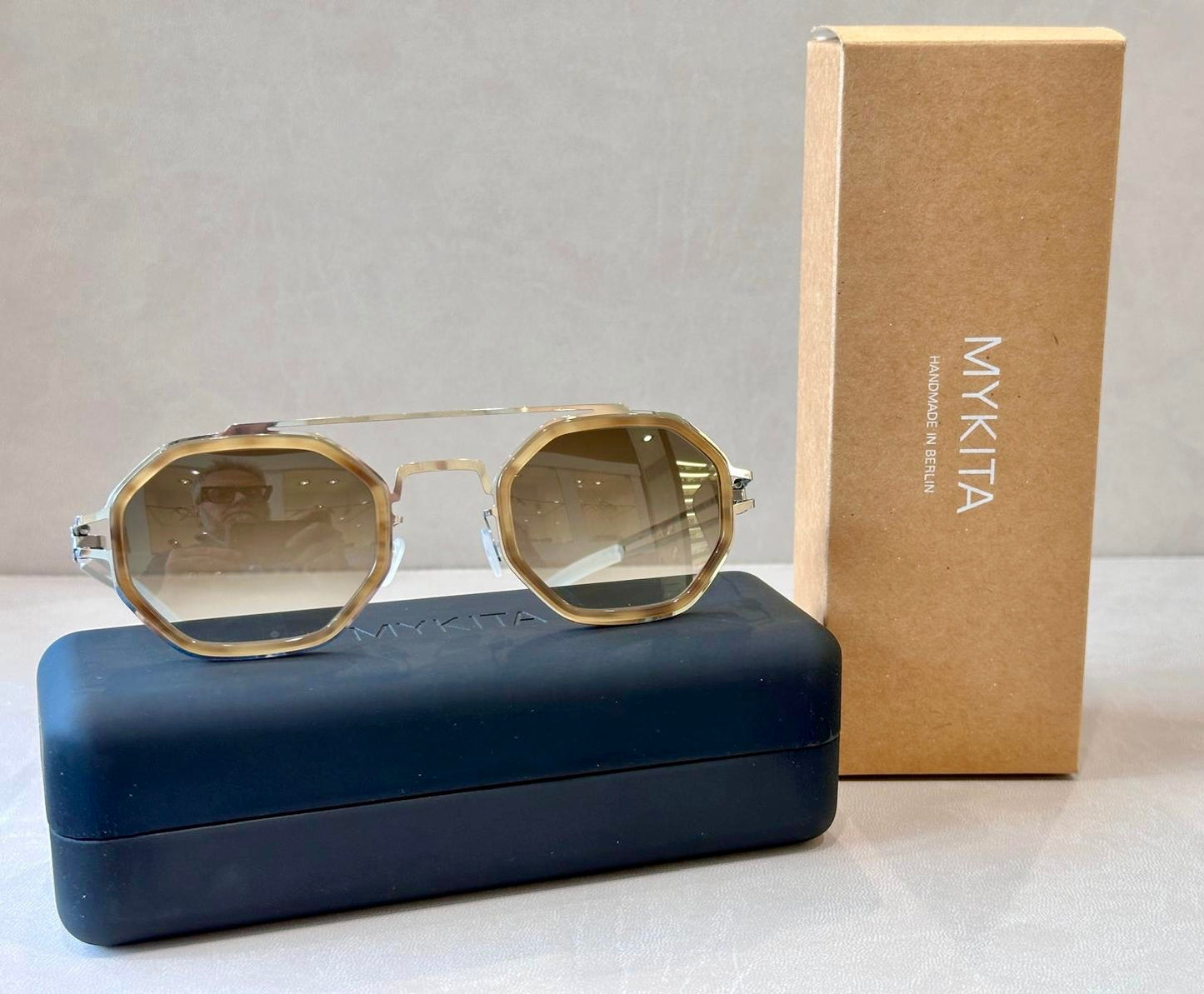 Mykita Decades Sun ARTURO - 50/26 - 370 Shiny Silver
Galapagos