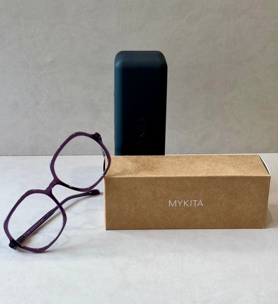 Mykita Acetate Grace FARAH
- 54/18 - 373 Sweet Grape Pearl